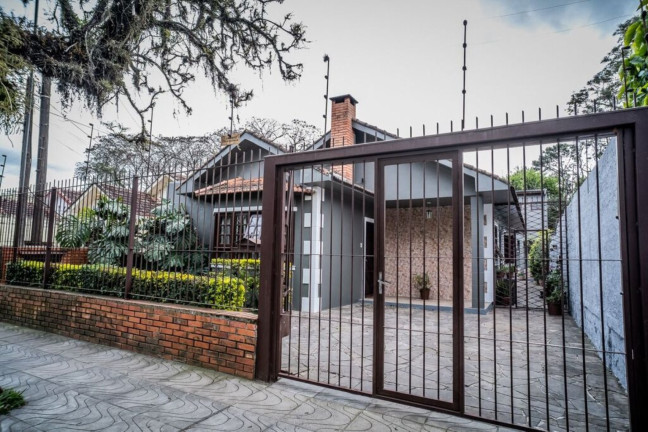 Imagem Imóvel com 4 Quartos à Venda,  em Sarandi - Porto Alegre