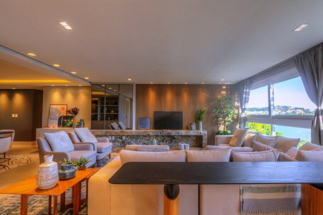 Apartamento com 3 Quartos à Venda, 312 m² em Vila Assunção - Porto Alegre
