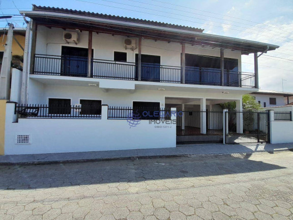 Casa com 4 Quartos à Venda, 240 m² em Centro - Penha