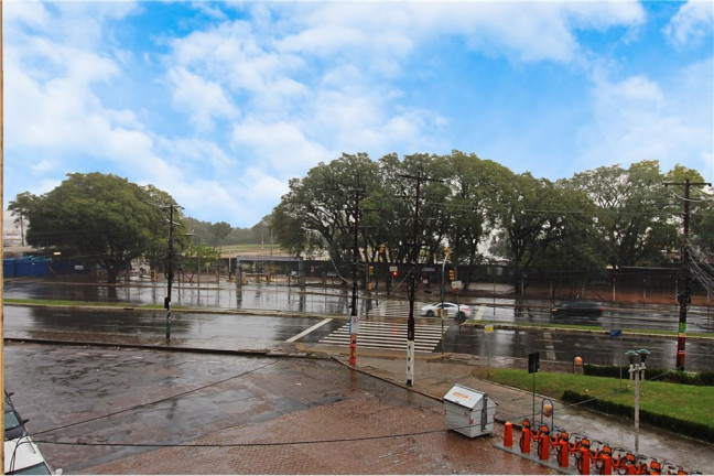 Imagem Imóvel com 1 Quarto à Venda, em Centro Histórico - Porto Alegre Imagem Imóvel com 1 Quarto à Venda, em Centro Histórico - Porto Alegre
