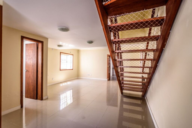 Imagem Casa com 4 Quartos à Venda, 225 m² em Tristeza - Porto Alegre Imagem Casa com 4 Quartos à Venda, 225 m² em Tristeza - Porto Alegre