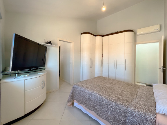 Imagem Casa com 3 Quartos à Venda, 295 m² em Coqueiros - Florianópolis