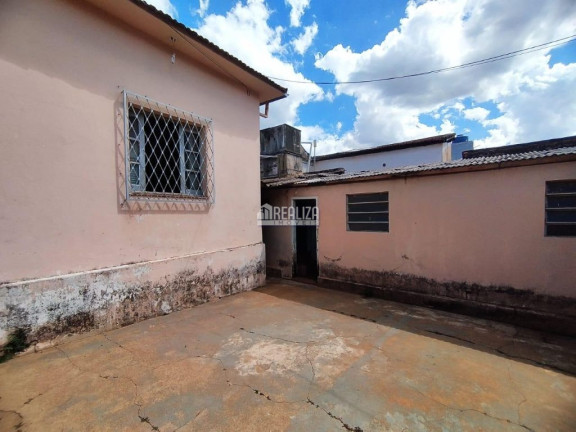 Imagem Casa com 3 Quartos para Alugar, 250 m² em Estados Unidos - Uberaba Imagem Casa com 3 Quartos para Alugar, 250 m² em Estados Unidos - Uberaba