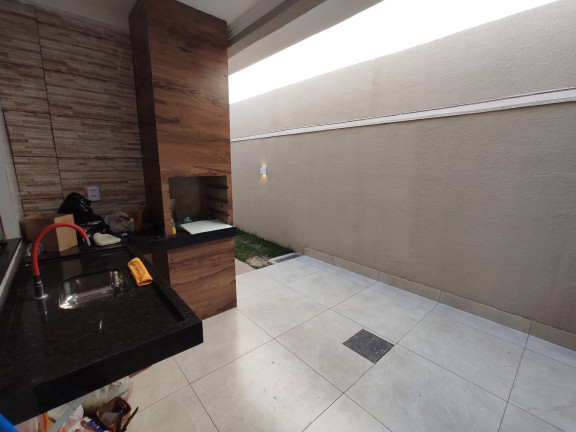 Imagem Imóvel com 
            	3             Quartos à Venda, 111 m² em 
            	Jardim Maria Ines             - 
            	Aparecida De Goiania            