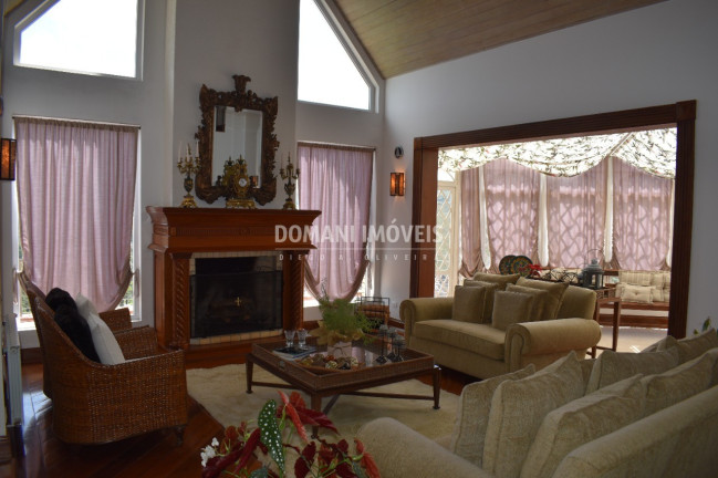 Imagem Casa com 4 Quartos à Venda, 656 m² em Região Do Alto Do Capivari - Campos Do Jordão