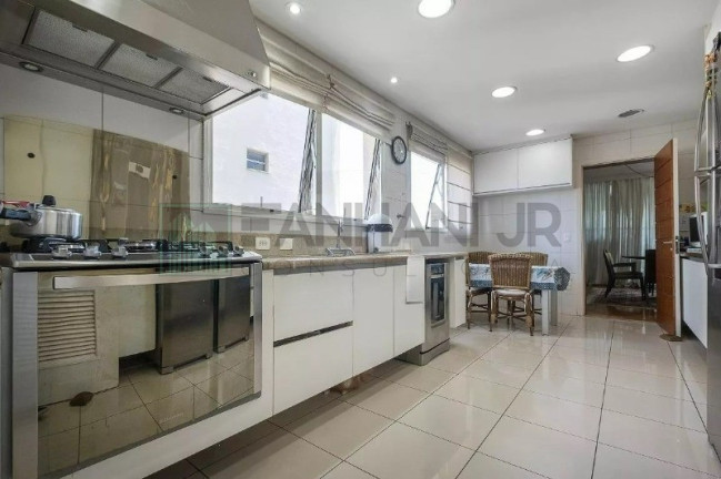 Imagem Imóvel com 4 Quartos à Venda, 310 m² em Jardim Europa - São Paulo Imagem Imóvel com 4 Quartos à Venda, 310 m² em Jardim Europa - São Paulo
