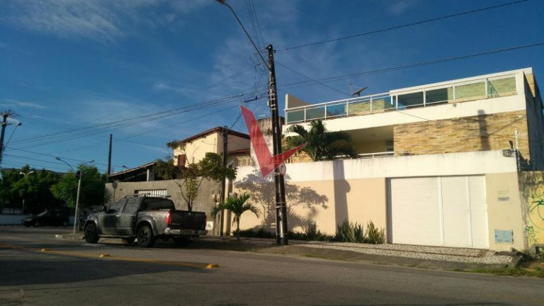 Imagem Casa com 4 Quartos à Venda, 235 m² em Cidade Dos Funcionários - Fortaleza Imagem Casa com 4 Quartos à Venda, 235 m² em Cidade Dos Funcionários - Fortaleza