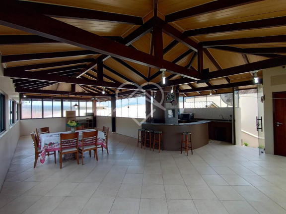 Imagem Casa com 3 Quartos à Venda, 375 m² Imagem Casa com 3 Quartos à Venda, 375 m²