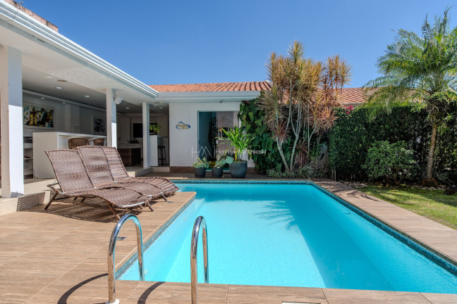 Imagem Casa com 3 Quartos à Venda, 352 m² em Mossunguê - Curitiba Imagem Casa com 3 Quartos à Venda, 352 m² em Mossunguê - Curitiba
