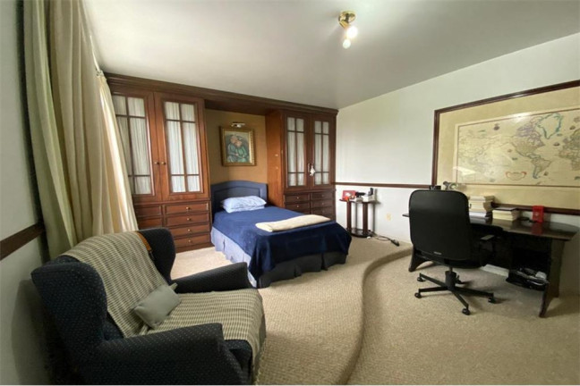 Imagem Casa com 8 Quartos à Venda, em Coqueiros - Florianópolis Imagem Casa com 8 Quartos à Venda, em Coqueiros - Florianópolis