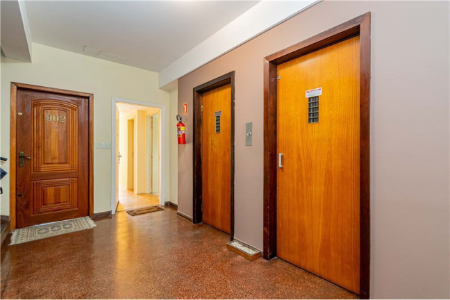 Imagem Imóvel com 3 Quartos à Venda, em Santa Cecília - Porto Alegre Imagem Imóvel com 3 Quartos à Venda, em Santa Cecília - Porto Alegre