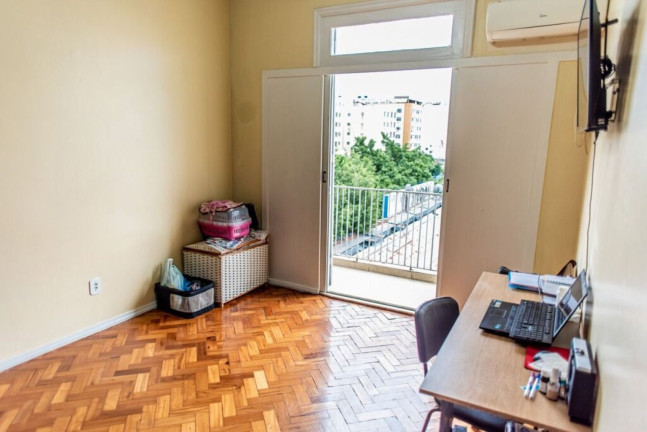 Imagem Imóvel com 3 Quartos à Venda, 120 m² em Tijuca - Rio De Janeiro Imagem Imóvel com 3 Quartos à Venda, 120 m² em Tijuca - Rio De Janeiro