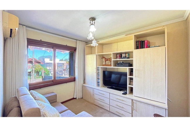 Imagem Casa com 3 Quartos à Venda, 229 m² em Ipanema - Porto Alegre Imagem Casa com 3 Quartos à Venda, 229 m² em Ipanema - Porto Alegre