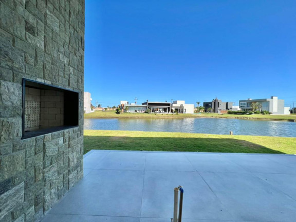 Imagem Casa com 4 Quartos à Venda, 238 m² em Rainha Do Mar - Capao Da Canoa Imagem Casa com 4 Quartos à Venda, 238 m² em Rainha Do Mar - Capao Da Canoa