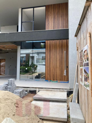 Imagem Imóvel com 3 Quartos à Venda, 295 m²