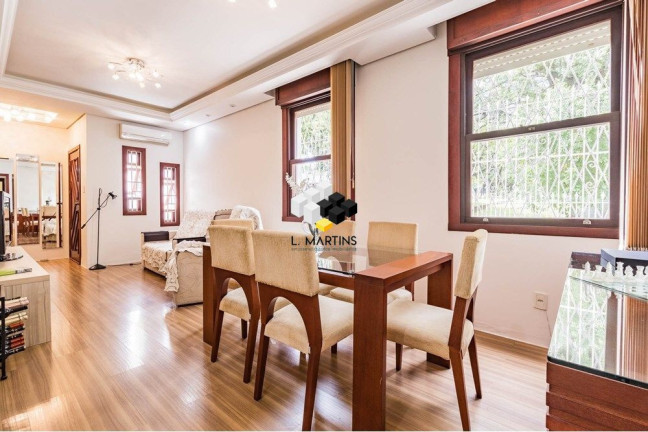 Imagem Casa com 2 Quartos à Venda, 250 m² em Vila Ipiranga - Porto Alegre Imagem Casa com 2 Quartos à Venda, 250 m² em Vila Ipiranga - Porto Alegre