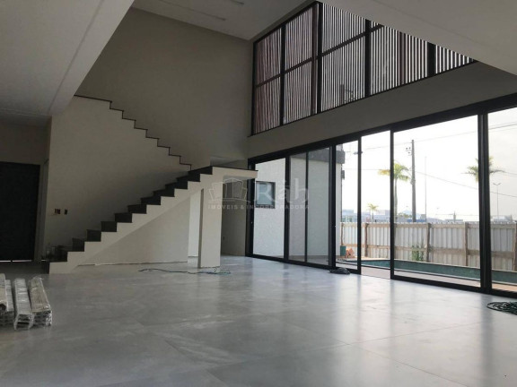 Sobrado com 4 Quartos à Venda, 340 m² em Santa Regina - Camboriú