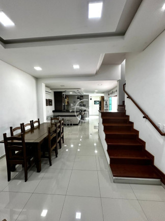 Imagem Casa com 3 Quartos à Venda,  em Iririú - Joinville