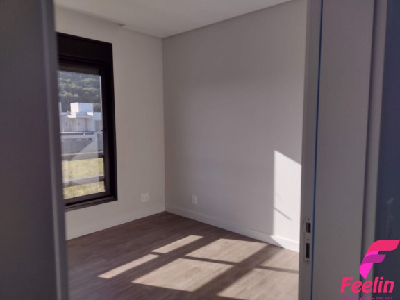 Imagem Casa com 3 Quartos à Venda, 197 m² em Rio Tavares - Florianópolis Imagem Casa com 3 Quartos à Venda, 197 m² em Rio Tavares - Florianópolis