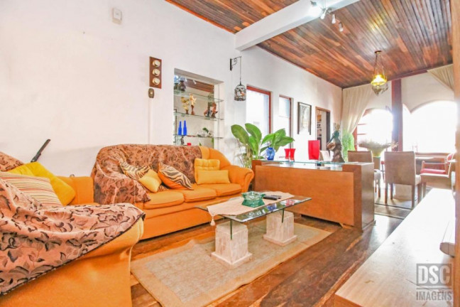 Imagem Casa com 5 Quartos à Venda, 220 m² em Centro Histórico - Porto Alegre Imagem Casa com 5 Quartos à Venda, 220 m² em Centro Histórico - Porto Alegre