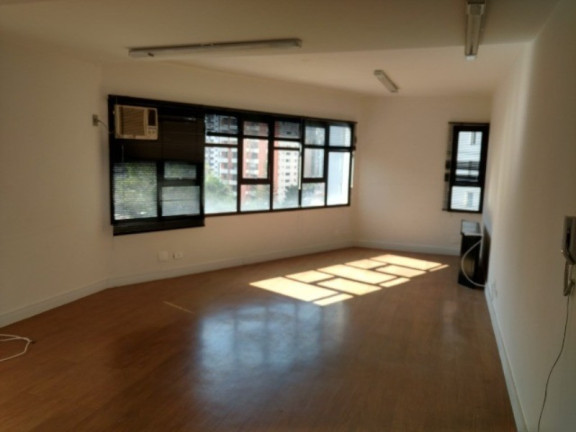 Sala Comercial à Venda, 30 m² em Itaim Bibi - São Paulo
