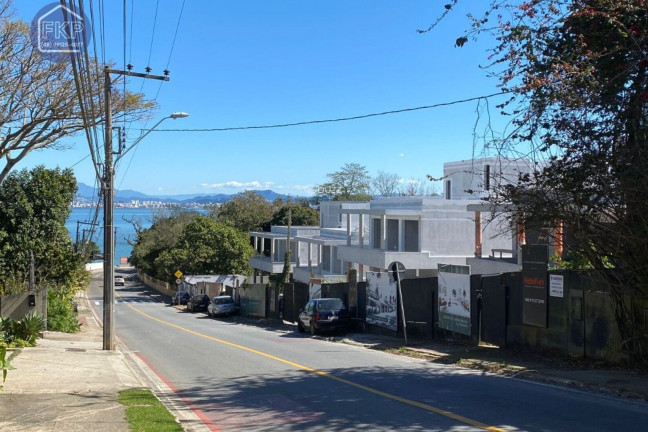 Imagem Casa com 3 Quartos à Venda, 241 m² em Cacupé - Florianópolis