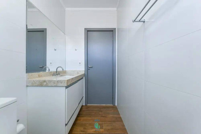 Imagem Casa com 4 Quartos à Venda, 240 m² Imagem Casa com 4 Quartos à Venda, 240 m²