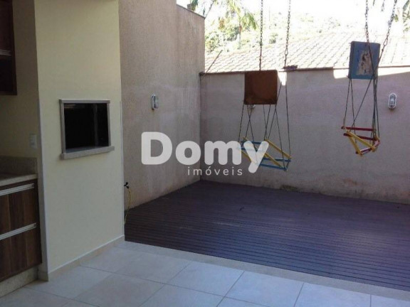 Imagem Casa de Condomínio com 3 Quartos à Venda, 230 m² em América - Joinville