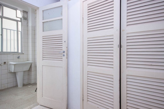 Imagem Imóvel com 2 Quartos à Venda, 124 m² em Copacabana - Rio De Janeiro Imagem Imóvel com 2 Quartos à Venda, 124 m² em Copacabana - Rio De Janeiro