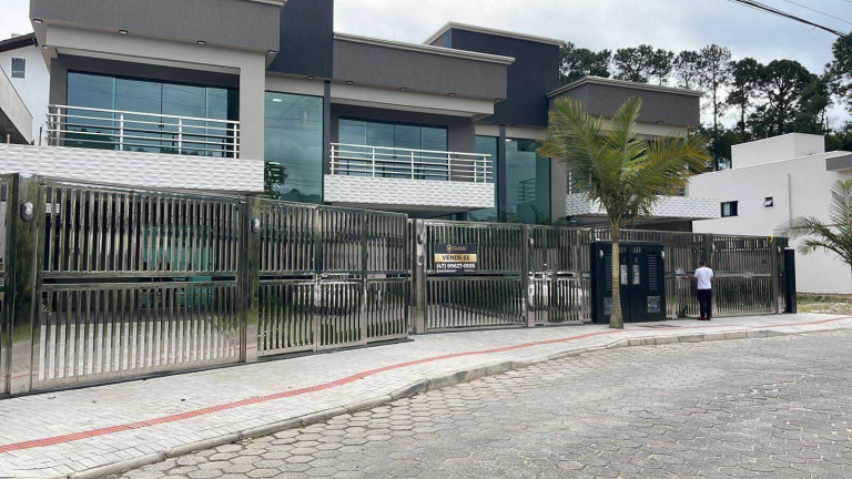 Casa com 3 Quartos à Venda, 252 m² em Perequê - Porto Belo