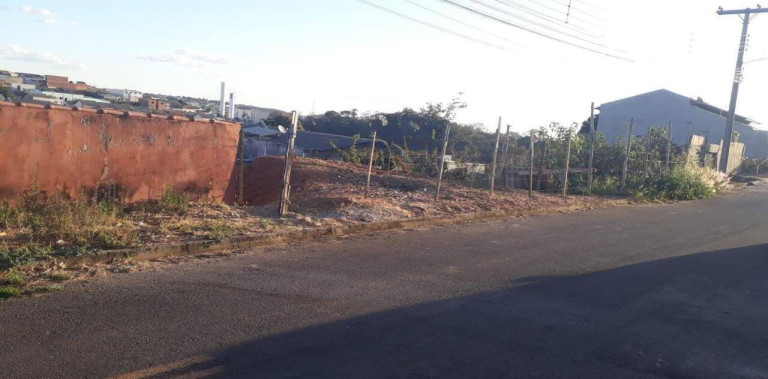 Imagem Terreno à Venda, 300 m² em Residencial Itatiaia - Anápolis Imagem Terreno à Venda, 300 m² em Residencial Itatiaia - Anápolis