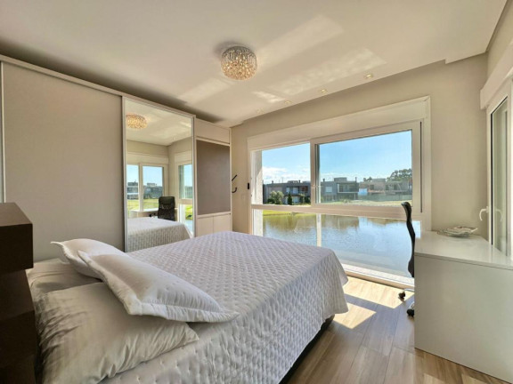 Imagem Casa com 4 Quartos à Venda, em -- - Capao Da Canoa Imagem Casa com 4 Quartos à Venda, em -- - Capao Da Canoa