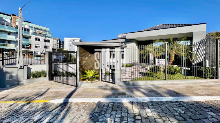 Imagem Casa com 3 Quartos à Venda, 312 m² em Centro - Carlos Barbosa Imagem Casa com 3 Quartos à Venda, 312 m² em Centro - Carlos Barbosa