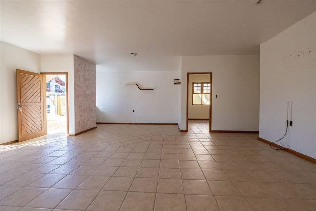 Imagem Casa com 6 Quartos à Venda, em Córrego Grande - Florianópolis Imagem Casa com 6 Quartos à Venda, em Córrego Grande - Florianópolis