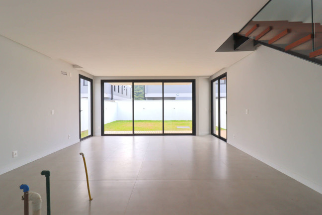 Imagem Casa com 3 Quartos à Venda, em Rio Tavares - Florianópolis Imagem Casa com 3 Quartos à Venda, em Rio Tavares - Florianópolis