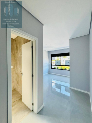 Imagem Casa com 3 Quartos à Venda, 184 m² em Florianópolis Imagem Casa com 3 Quartos à Venda, 184 m² em Florianópolis