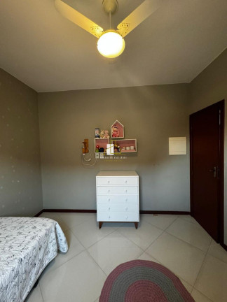Imagem Casa com 3 Quartos à Venda, 235 m² em Colina De Laranjeiras - Serra