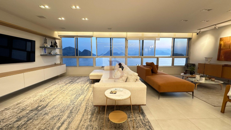 Imóvel com 4 Quartos à Venda, 250 m² em Icaraí - Niterói