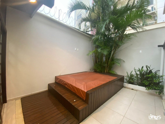 Imagem Casa com 3 Quartos à Venda, 220 m² em Estreito - Florianópolis