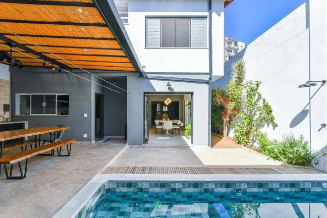 Imagem Casa com 4 Quartos à Venda, 240 m² Imagem Casa com 4 Quartos à Venda, 240 m²