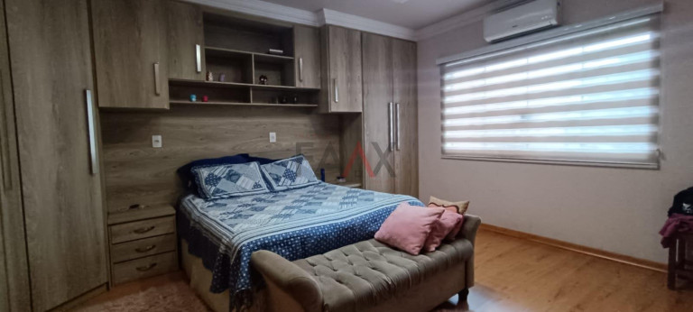 Imagem Casa com 3 Quartos à Venda, 390 m² em Centro - Gpva - Guarapuava Imagem Casa com 3 Quartos à Venda, 390 m² em Centro - Gpva - Guarapuava