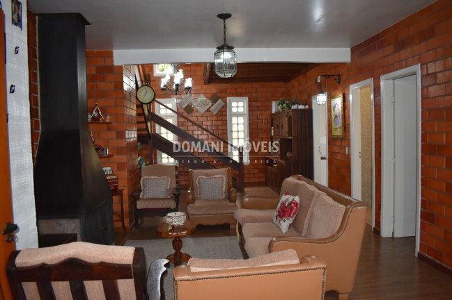 Imagem Casa com 4 Quartos à Venda, 195 m² em Região Do Alto Do Capivari - Campos Do Jordão Imagem Casa com 4 Quartos à Venda, 195 m² em Região Do Alto Do Capivari - Campos Do Jordão