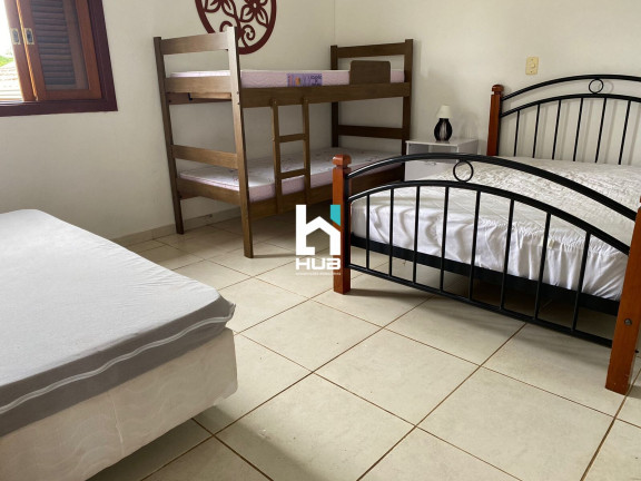 Imagem Imóvel com 4 Quartos à Venda, 1.044 m² Imagem Imóvel com 4 Quartos à Venda, 1.044 m²