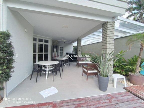 Imagem Casa com 6 Quartos à Venda, 400 m² em Riviera Módulo 3 - Bertioga Imagem Casa com 6 Quartos à Venda, 400 m² em Riviera Módulo 3 - Bertioga