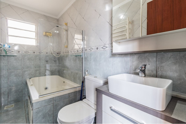 Imagem Casa com 2 Quartos à Venda, 250 m² em Vila Ipiranga - Porto Alegre Imagem Casa com 2 Quartos à Venda, 250 m² em Vila Ipiranga - Porto Alegre