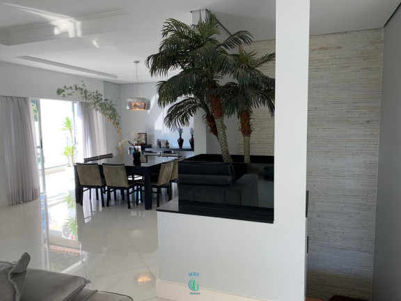 Imagem Casa com 5 Quartos à Venda, 248 m² Imagem Casa com 5 Quartos à Venda, 248 m²