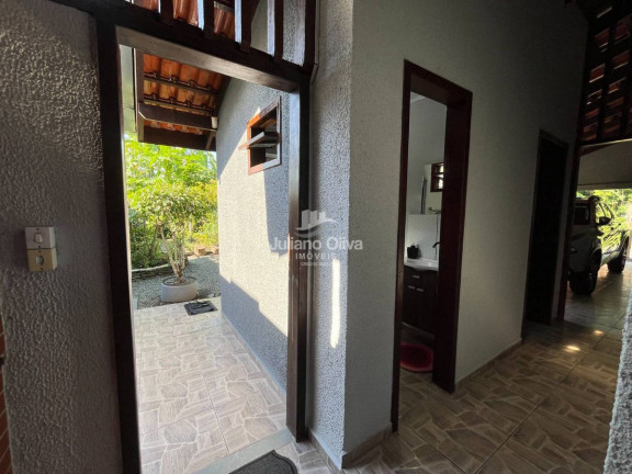 Imagem Sobrado com 5 Quartos à Venda, 258 m² em Barra Do Sai - Itapoá