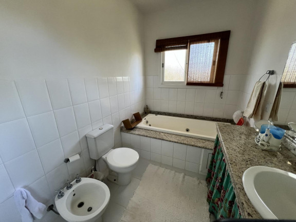 Imagem Casa com 4 Quartos à Venda, 300 m² em São João Do Rio Vermelho - Florianópolis Imagem Casa com 4 Quartos à Venda, 300 m² em São João Do Rio Vermelho - Florianópolis