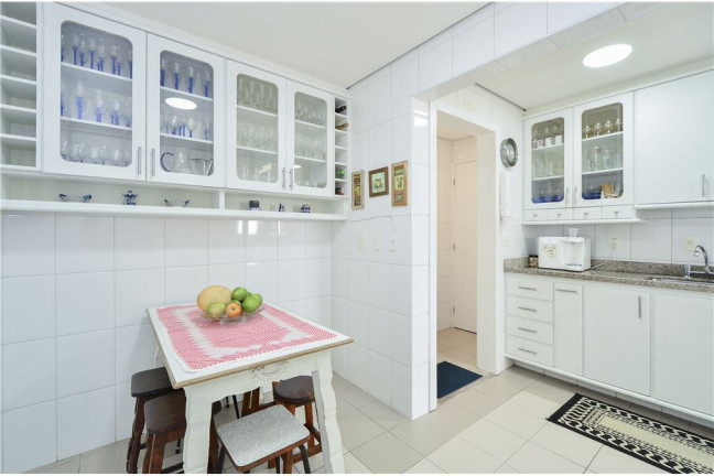 Imagem Imóvel com 3 Quartos à Venda,  em Caxingui - São Paulo