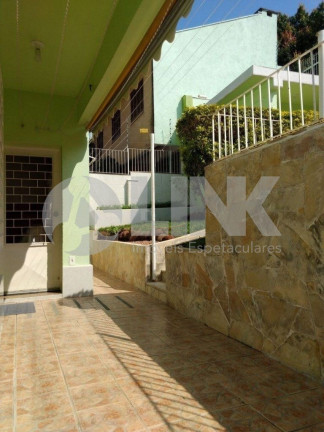 Imagem Casa com 5 Quartos à Venda, 260 m² em Vila Ipiranga - Porto Alegre Imagem Casa com 5 Quartos à Venda, 260 m² em Vila Ipiranga - Porto Alegre